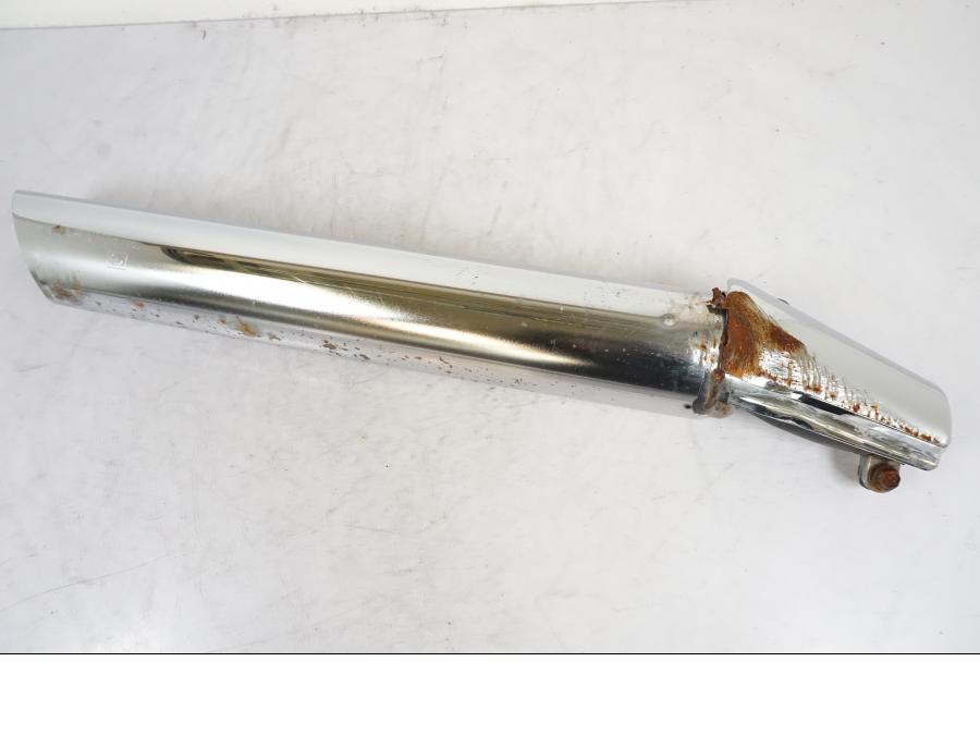 Framsidan på Ljuddämpare från en Suzuki VL 800 -2002 motorcykel.