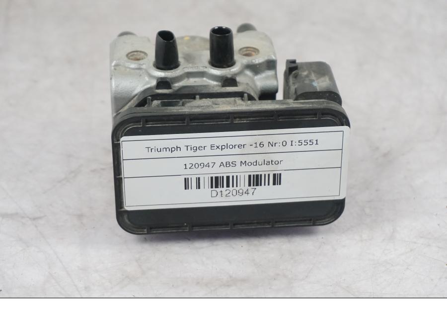 Framsidan på ABS Modulator från en Triumph Tiger Explorer -2016 motorcykel.