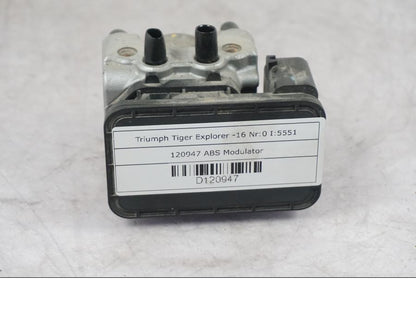 Framsidan på ABS Modulator från en Triumph Tiger Explorer -2016 motorcykel.