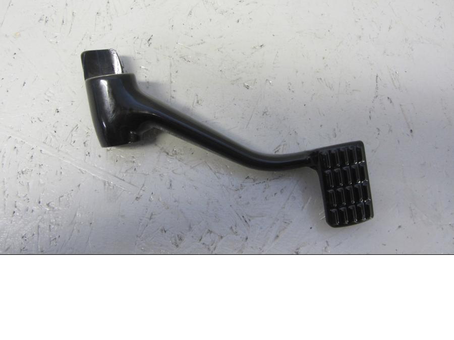 Baksidan på Bromspedal från en H-D Sportster 1200 XL1200C -2017 motorcykel.