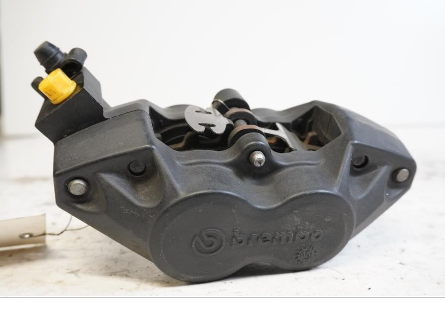 Baksidan på Bromsok från en BMW K 1200 S -2006 motorcykel.