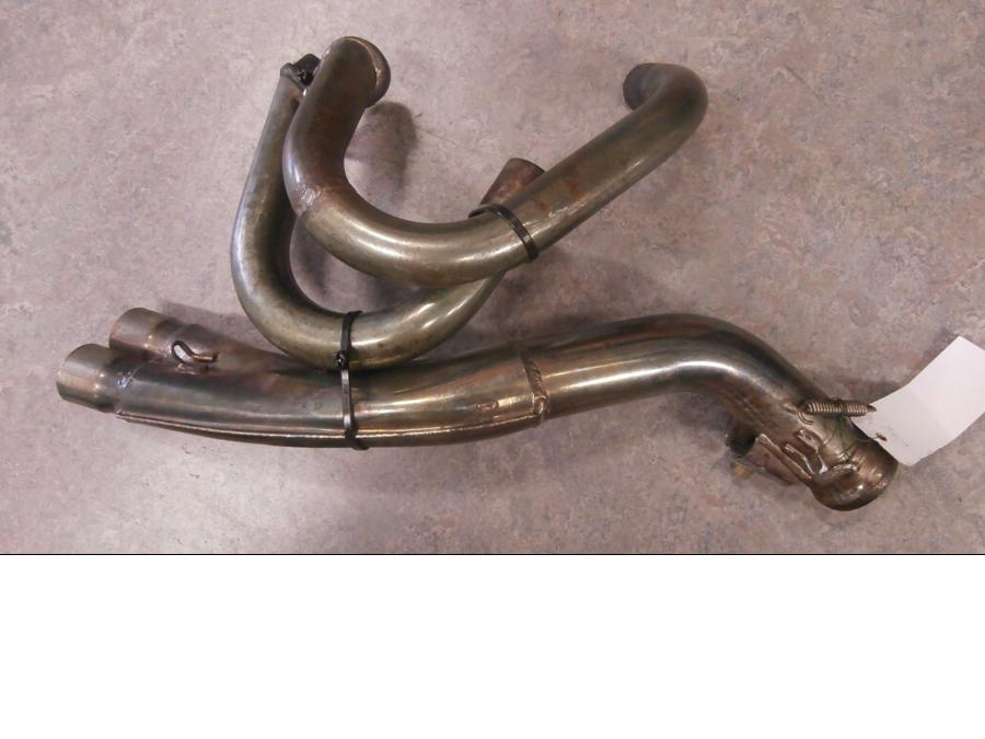 Framsidan på Grenrör från en Husaberg FE 02 -2004 motorcykel.