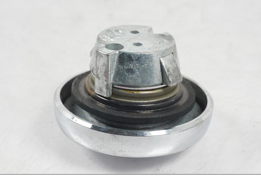 Extrabild5 på <p>Låssats från Kawasaki VN 900 Classic 2008.</p>

<p>Tändningslås, tanklock, sadellås och 1st nyckel.</p> motorcykel.