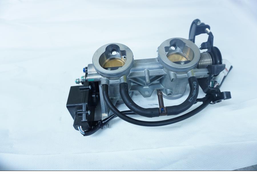 Snett uppifrån på Spjällhus från en Kawasaki Ninja 650 -2018 motorcykel.