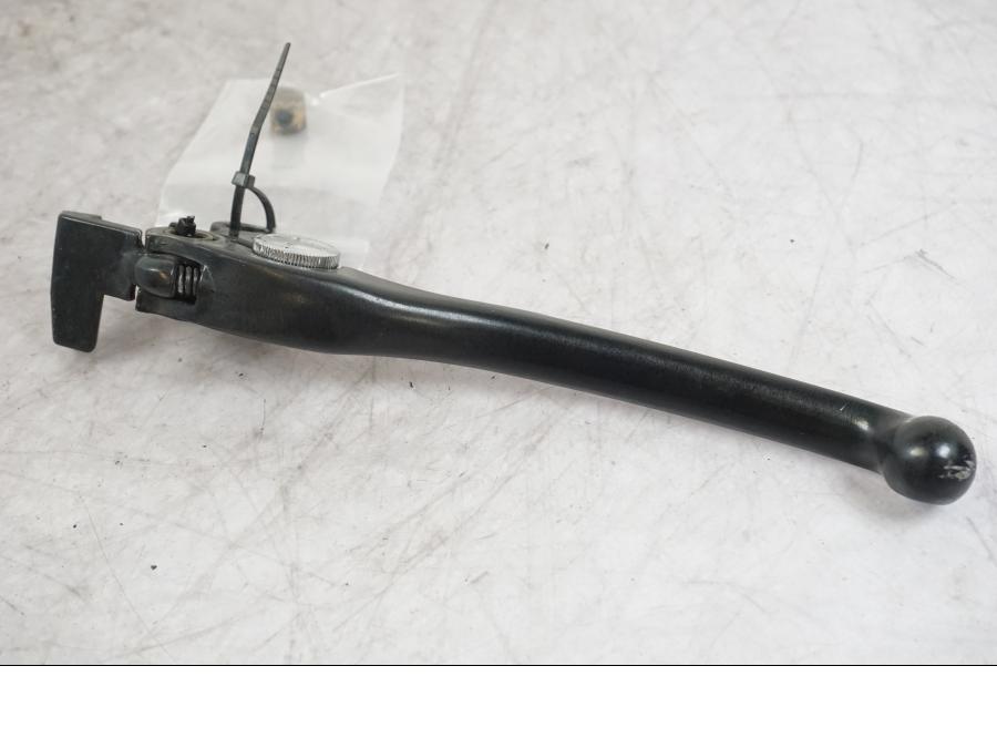 Snett nerifrån på Kopplingsgrepp från en Buell 1125 R -2008 motorcykel.