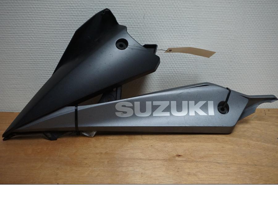 Baksidan på Magkåpa från en Suzuki GSX-S 1000 -2015 motorcykel.