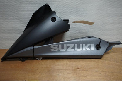 Baksidan på Magkåpa från en Suzuki GSX-S 1000 -2015 motorcykel.
