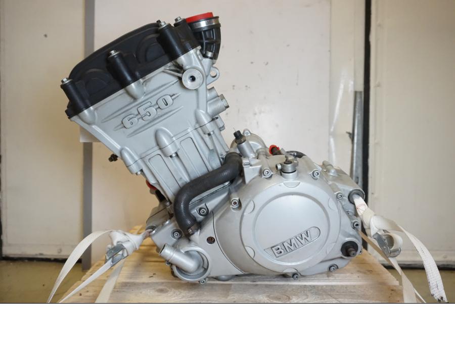 Framsidan på Motor från en BMW F 650 CS -2002 motorcykel.