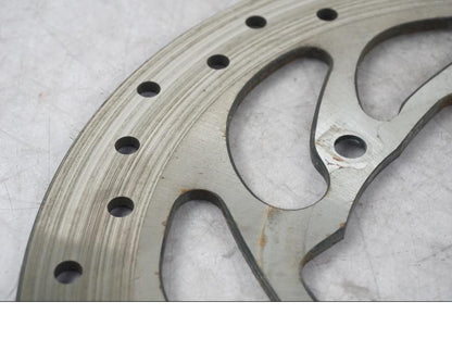 Vänster sida på Bromsskiva från en BMW K 1600 GTL -2015 motorcykel.