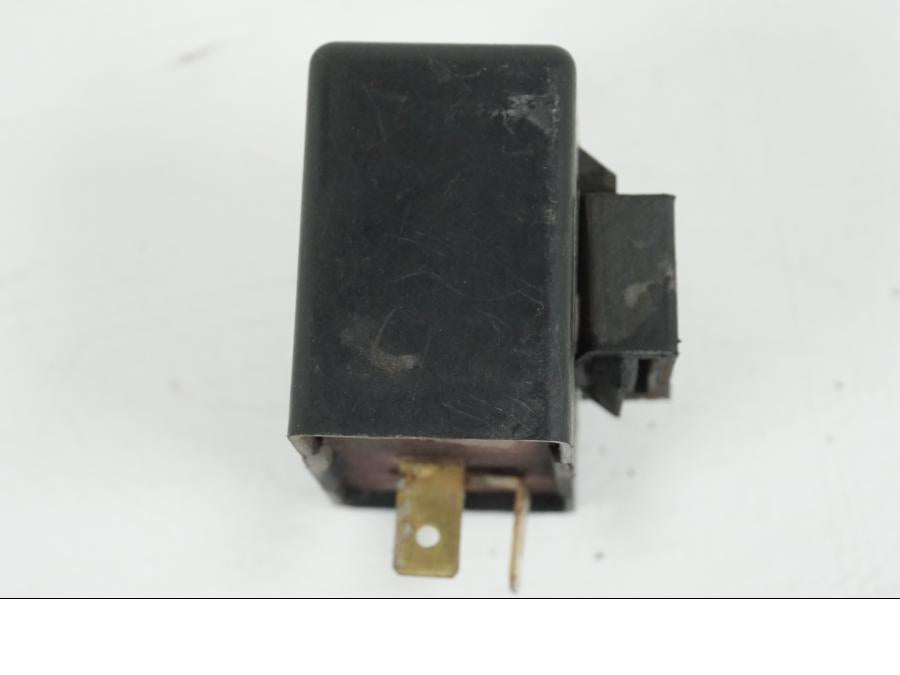 Vänster sida på Blinkersrelä från en Suzuki GS 1000 -1978 motorcykel.