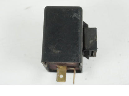 Vänster sida på Blinkersrelä från en Suzuki GS 1000 -1978 motorcykel.