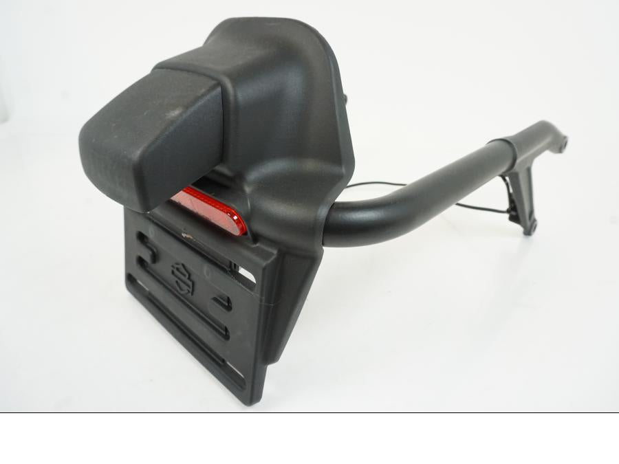 Framsidan på Skylthållare från en H-D FAT BOB fxfb -2018 motorcykel.