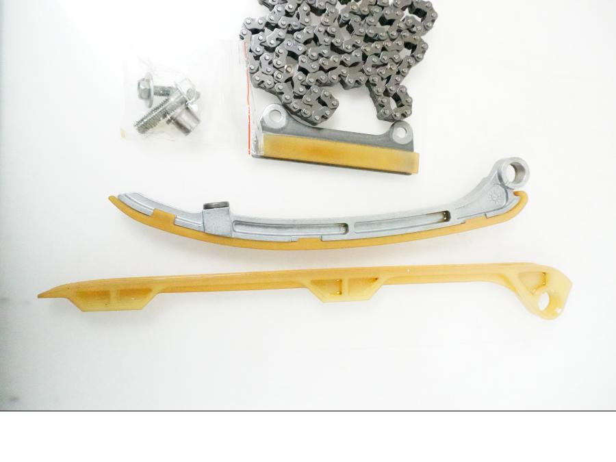 Vänster sida på Kamkedja från en Honda VFR 800 -2005 motorcykel.