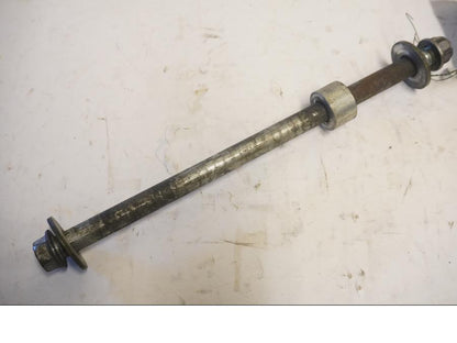 Framsidan på Axel från en Yamaha XVS 650 -1997 motorcykel.