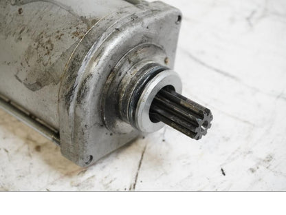 Baksidan på Startmotor från en BMW F 800 ST -2008 motorcykel.