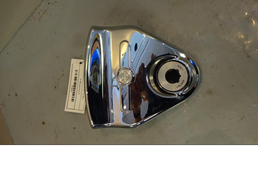 Baksidan på Strålkastarhus från en H-D Touring Road King Custom FLHRSI -2004 motorcykel.