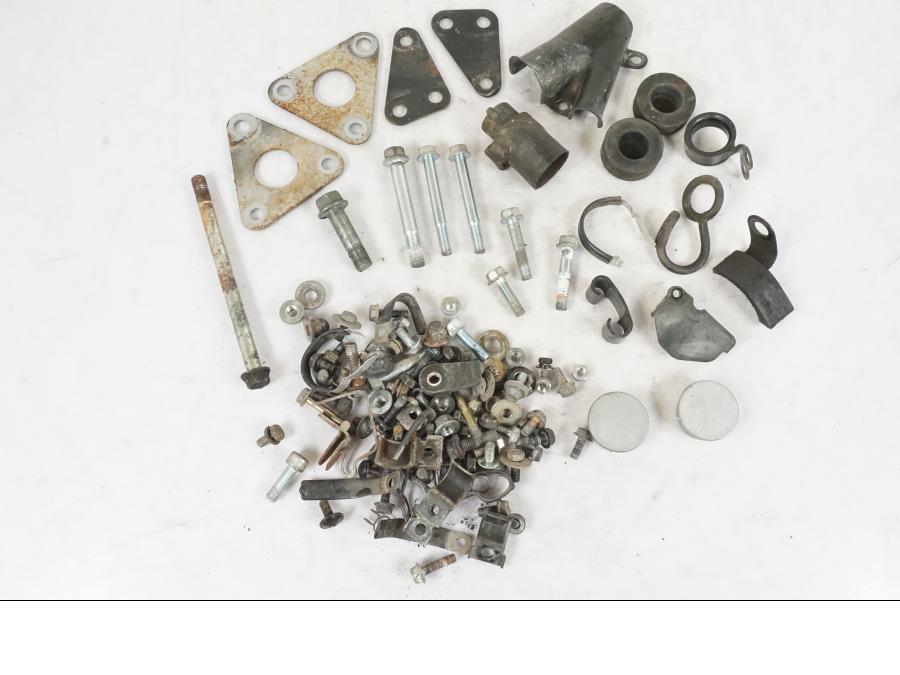 Framsidan på Skruv / Mutter etc från en Kawasaki KL 650A -1987 motorcykel.