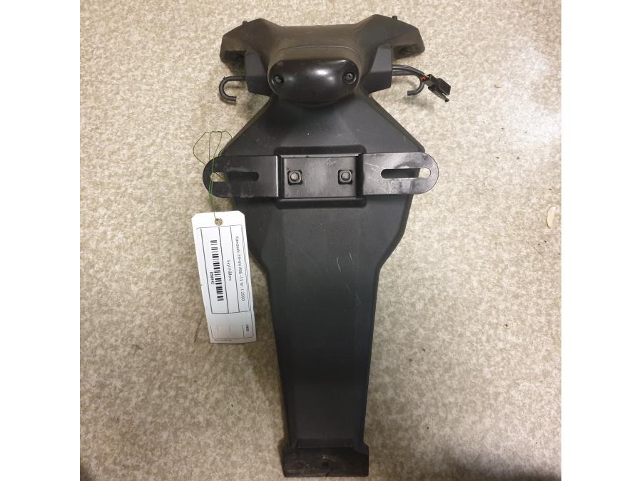 Framsidan på Skylthållare från en Kawasaki ER-6N -2011 motorcykel.