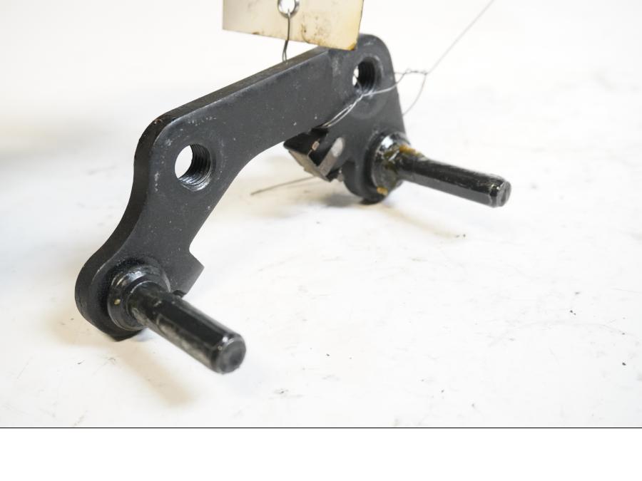 Baksidan på Bromsoksfäste från en Kawasaki ER-6N -2014 motorcykel.