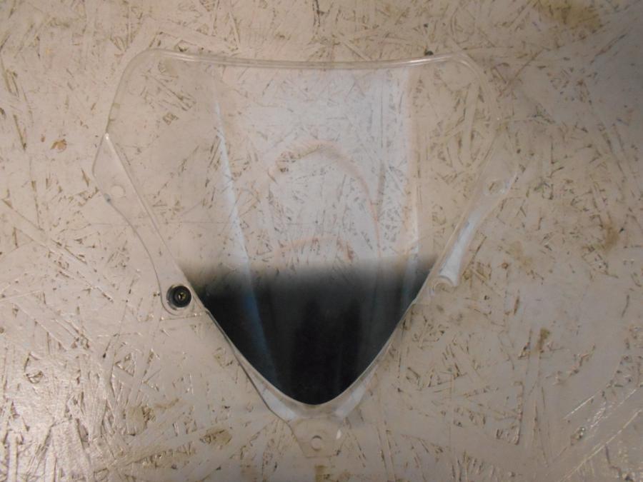 Baksidan på Vindruta från en Honda CBR 125 R -2006 motorcykel.