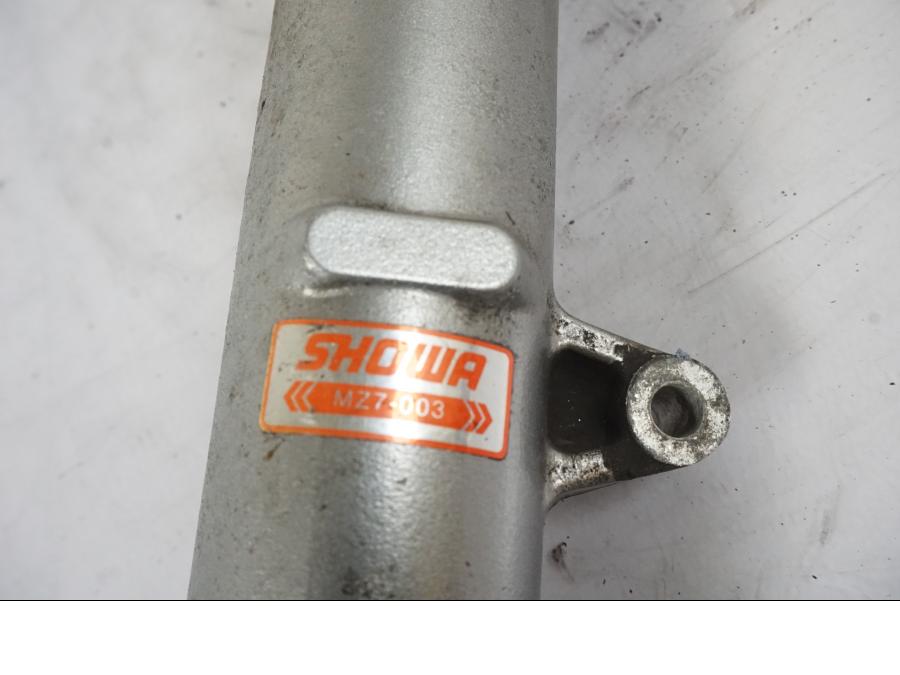 Baksidan på Gaffelben från en Honda VFR 750 -1994 motorcykel.