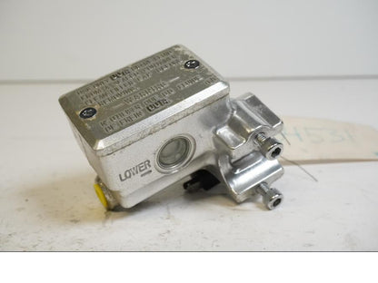 Framsidan på Bromshuvudcylinder från en Kawasaki VN 1500 Mean Streak -2003 motorcykel.