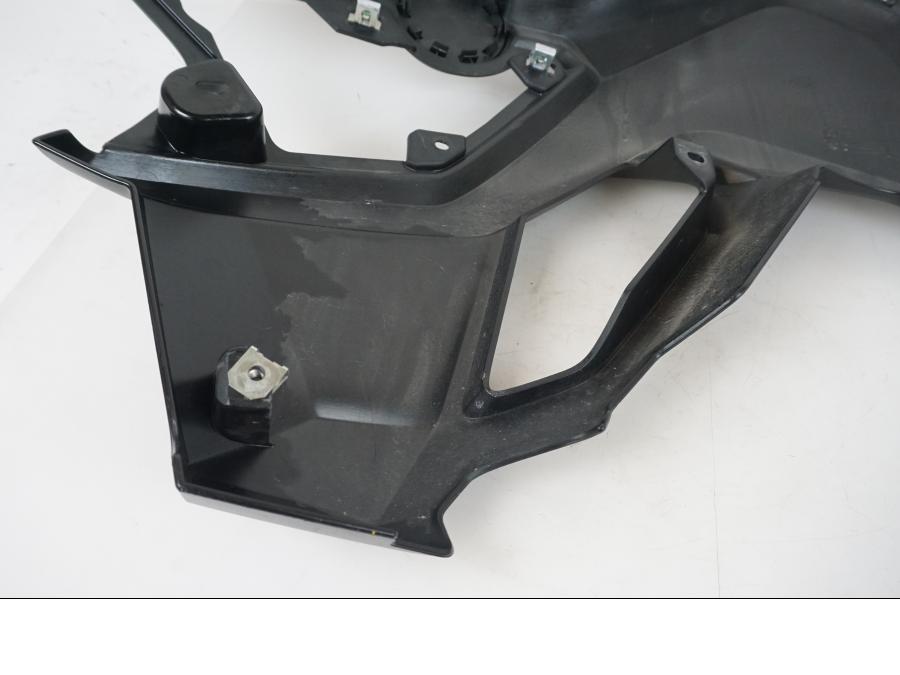 Snett nerifrån på Sidkåpa från en BMW F 750 GS -2019 motorcykel.