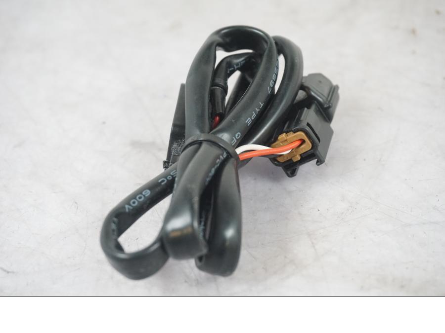 Höger sida på Quickshift från en KTM 1290 Super Adventure S -2022 motorcykel.