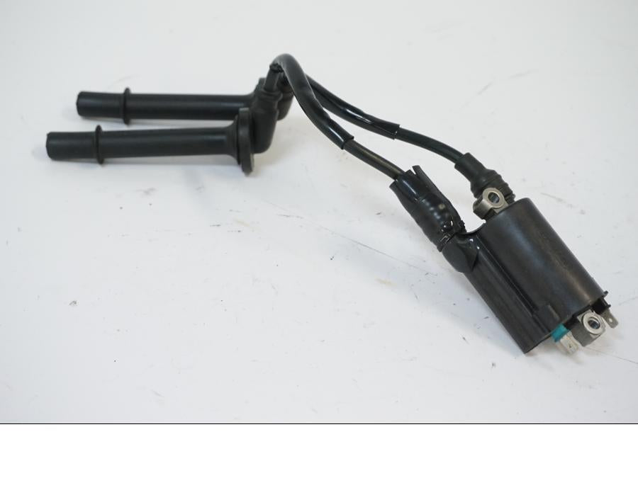 Snett uppifrån på Tändspole från en Honda CB 650 R -2019 motorcykel.