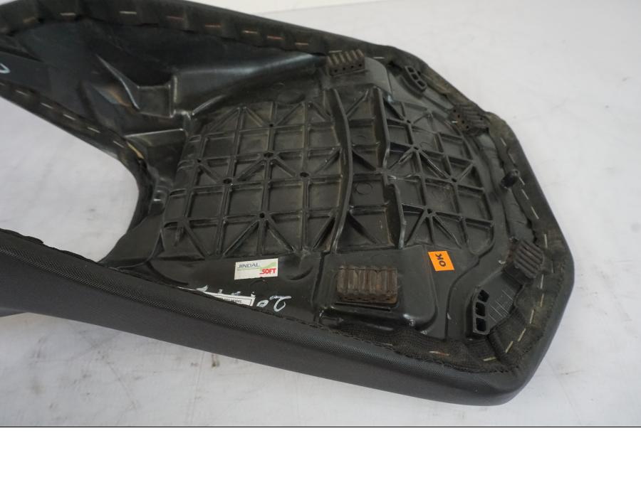 Extrabild3 på Sadel från en KTM 125 Duke -2017 motorcykel.