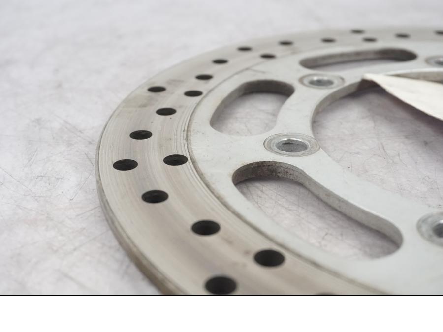 Vänster sida på Bromsskiva från en Kawasaki VN 1500 Classic Tourer -2001 motorcykel.