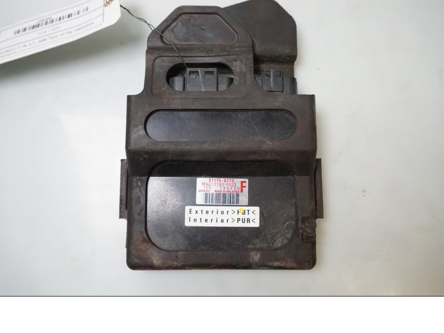 Framsidan på CDI / ECU från en Kawasaki Ninja 300 -2014 motorcykel.