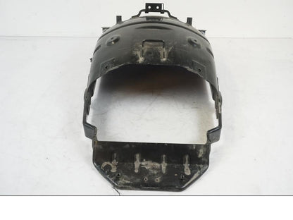 Snett nerifrån på Undertail från en Suzuki VZR 1800 -2009 motorcykel.