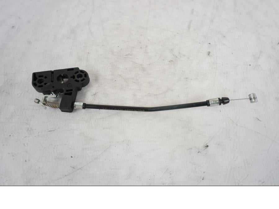 Framsidan på Sadellåsmekanism från en KTM 1290 Super Duke R -2023 motorcykel.