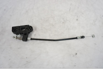 Framsidan på Sadellåsmekanism från en KTM 1290 Super Duke R -2023 motorcykel.