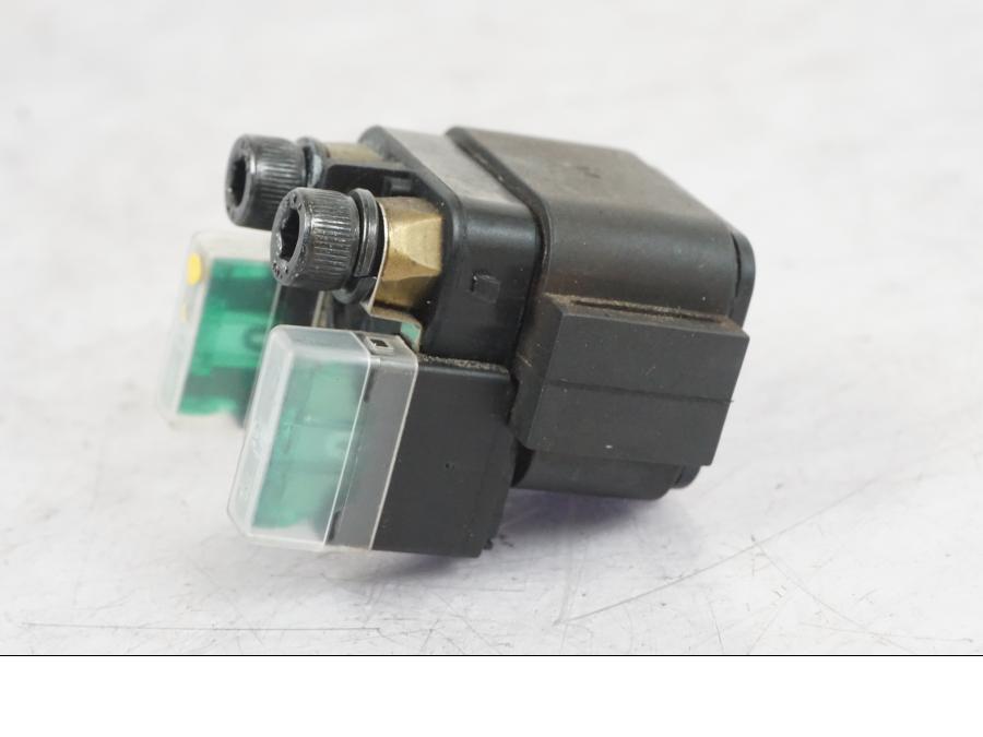 Höger sida på Startrelä från en Kawasaki ER-6N -2016 motorcykel.