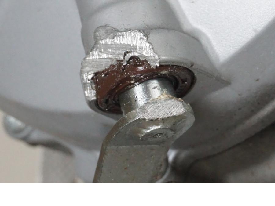 Vänster sida på Motor från en MV Agusta Dragster -2014 motorcykel.