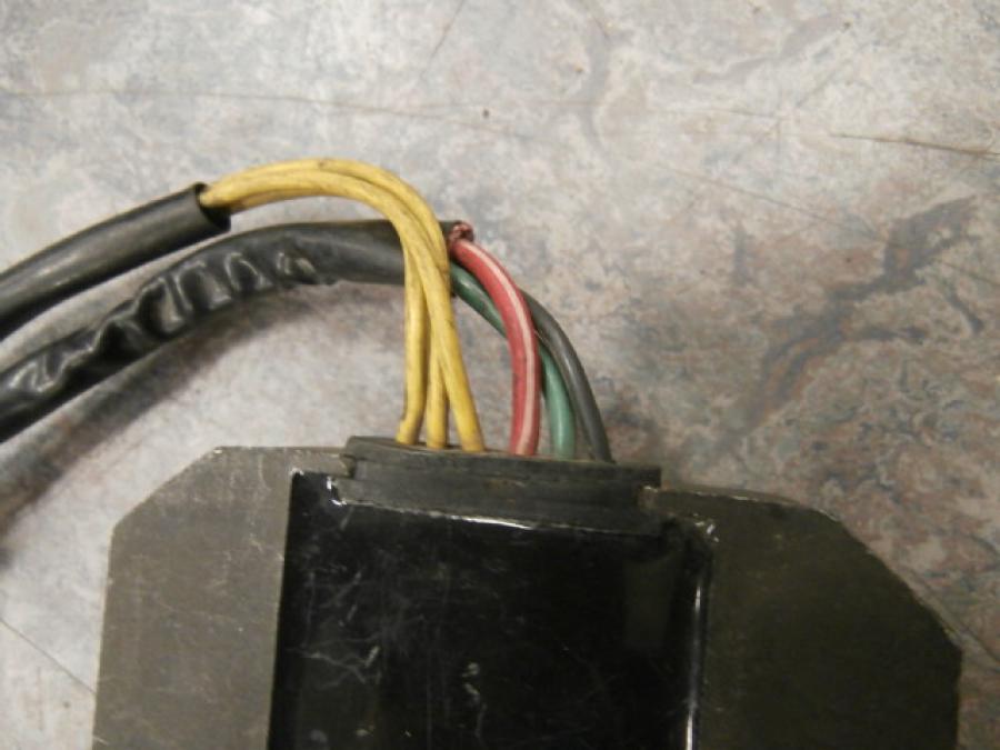 Baksidan på Likriktare från en Honda CX 500 -1982 motorcykel.