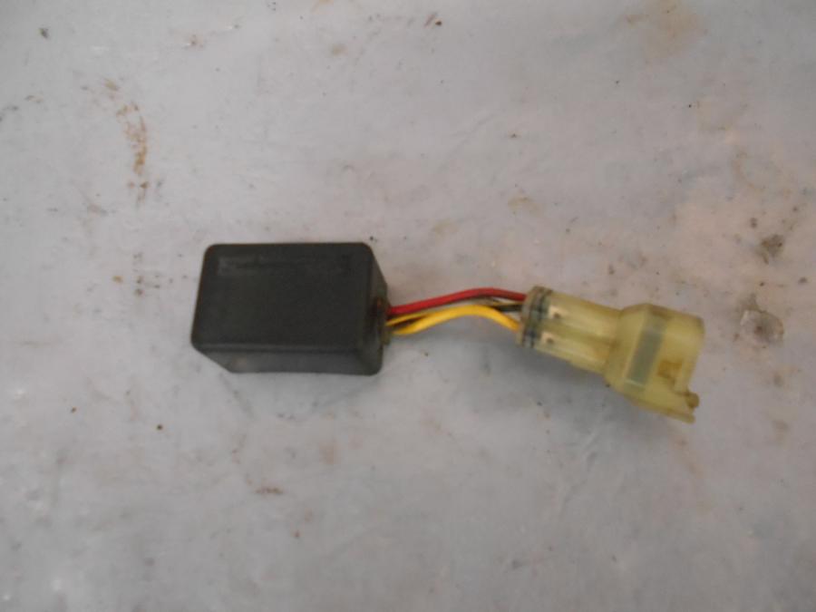 Framsidan på Relä från en Kawasaki VN 1600 Mean Streak -2007 motorcykel.