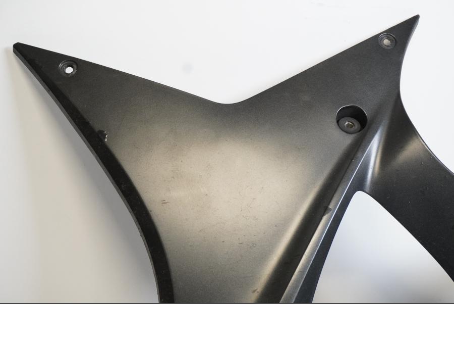 Baksidan på Magkåpa från en BMW S 1000 RR -2010 motorcykel.