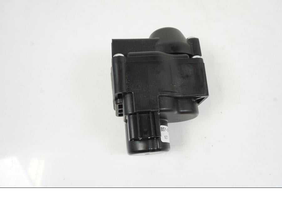 Framsidan på Avgasspjällmotor från en Yamaha MT-10 -2022 motorcykel.