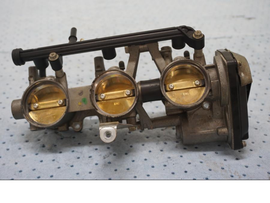 Framsidan på Spjällhus från en MV Agusta F3 675 -2014 motorcykel.