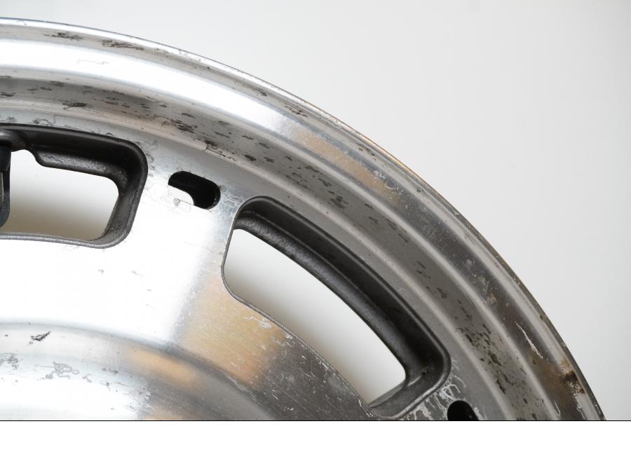 Snett uppifrån på Fälg från en Honda GL 1500 -1998 motorcykel.