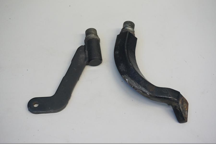 Baksidan på Fotplattefäste från en H-D Touring Road King Classic FLHRCI -2008 motorcykel.