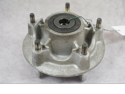 Framsidan på Drevfäste från en Triumph Tiger -2009 motorcykel.