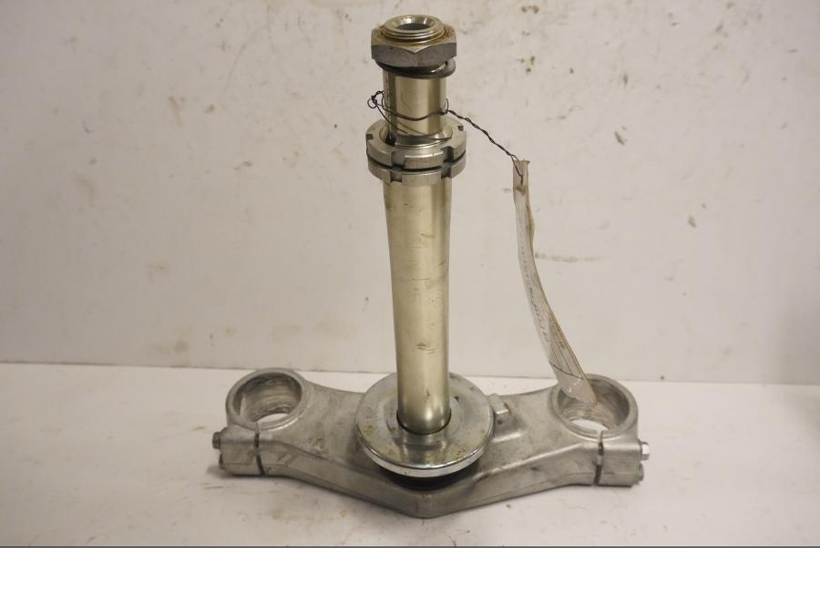 Framsidan på Gaffelkrona från en Suzuki DL 1000 -2003 motorcykel.