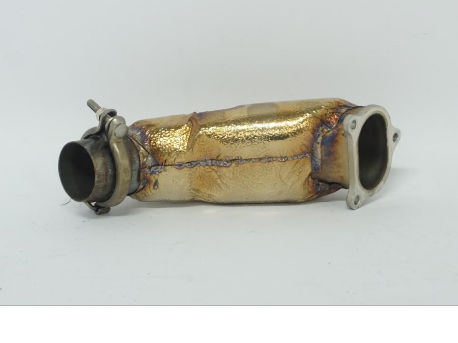 Framsidan på Grenrör från en Ducati Desert X -2022 motorcykel.