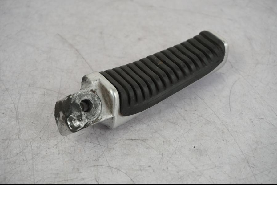 Baksidan på Fotpinne från en Suzuki VZ 800 -2000 motorcykel.