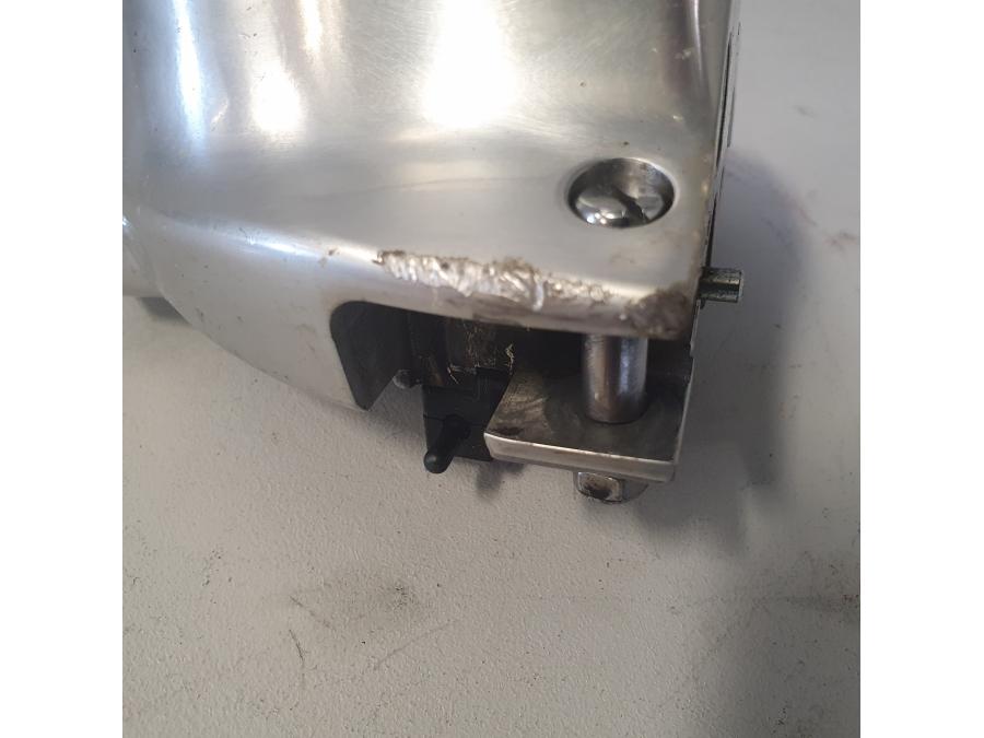 Vänster sida på Kopplingshuvudcylinder från en Yamaha XV 1900 -2008 motorcykel.