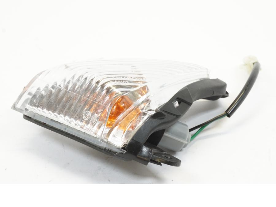 Framsidan på <p>Blinkers vänster fram från Kawasaki ER-6N 2006.</p>

<p>Bra skick.</p> motorcykel.